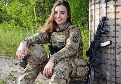 Најубавата жена во униформа на светот живе во Русија се вика Елена (фото)