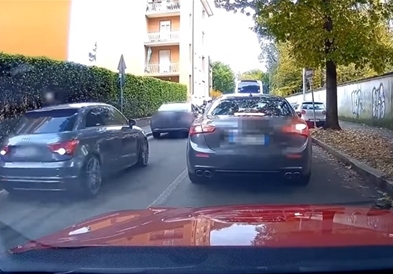 Сакаа да бидат најбрзи , па се вратија засрамени во колоната (ВИДЕО)
