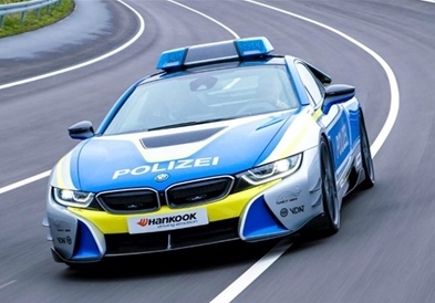 Полициски BMW како од футуристичките филмови (ВИДЕО)