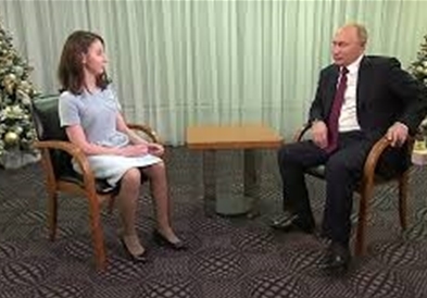 Слепа новинарка побара да го допре Путин (ВИДЕО)