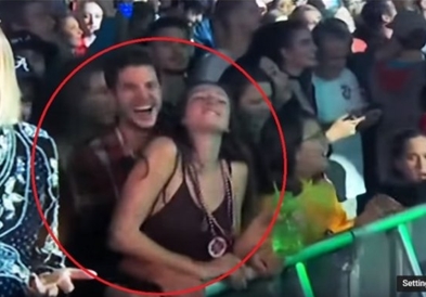 Видео: Нив новата година им започна со секс во живо!!!
