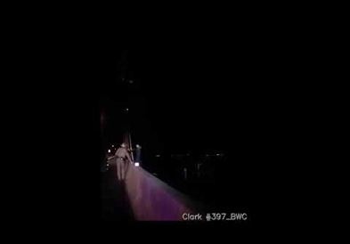 Полицаец му спасил живот на маж во Тексас- сакал да скокне од мост (ВИДЕО)