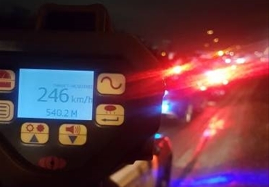 Канадски тинејџер возел Ауди со 246 км/час , полицијата драстично го казнила (ВИДЕО)