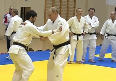 Видео: Путин  повреден на тренинг со џудо тимот на Русија !!