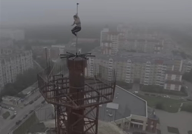 Видео: Танц околу шипка на врв на облакодер!!