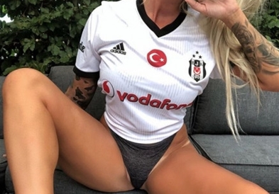 Сексапилната Наташа секојдневно објавува жешки фотографии, а погледнете како ги мотивира играчите на овој турски клуб 