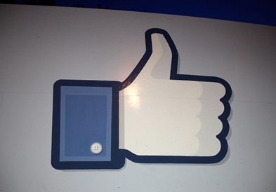 Facebook ја ограничува опцијата Live Streaming
