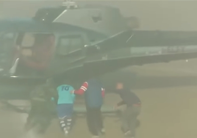 Видео: Спектакуларно киднапирање на фудбалер за време на натпревар!?