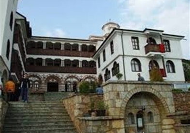 Сестрите од манастирот во Рајчица навезоа плаштаница за храмот „Свети Никола Мирликијски" во Скопје
