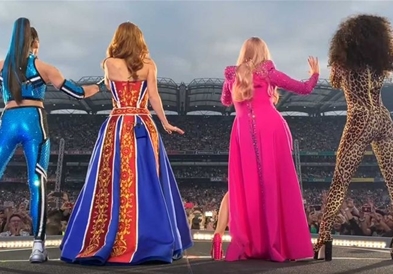 Spice Girls ја почнаа турнејата без Викторија Бекам (ВИДЕО)
