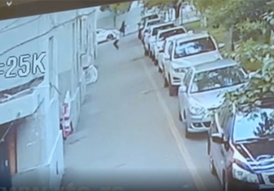 Момче спасило дете кое паднало од петти кат (ВИДЕО)