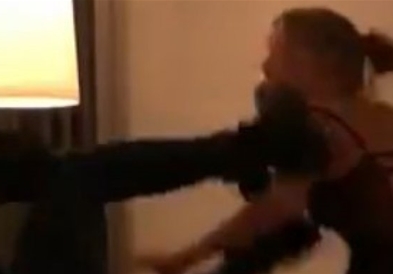 Видео: Нејмар добива ќотек од девојката!!!