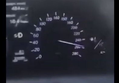 Се снимал како вози Лексус со 260км/час , па завршил на покрив (ВИДЕО)