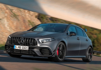 Mерцедес AMG A45 ја надмина конкуренцијата – до стотка за помалку од 4 секунди (ВИДЕО)