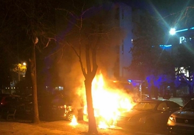 Го запали автомобилот на сопругот додека во него имал „акција“ со љубовницата