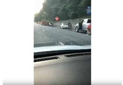 Видео:Пари испаднати од блиндирано возило се разлетаа низ автопатот  во Аталанта