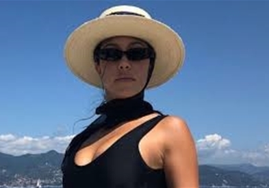 Кардашијан заборави на фотошоп и ги покажа стриите 