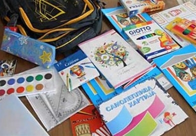 Активистка од Тетово со хуманитарна акција за собирање училишен прибор за деца од семејства од социјален ризик
