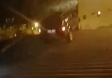 Сплиќанец „се прошета" со автомобил по скали и стана хит (ВИДЕО)
