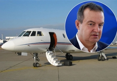 Гром удрил во авионот на српската Влада во кој бил министерот Дачиќ