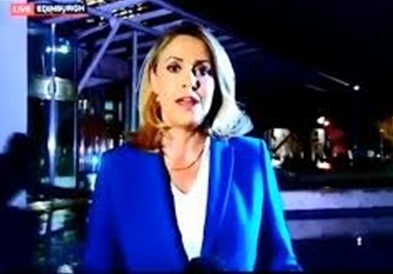 Велосипедист се обидел да помине зад репортерка на БиБиСи , не помина добро (ВИДЕО)