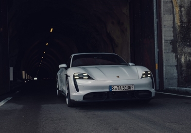 Светска премиера на новиот електричен „Porsche Taycan“