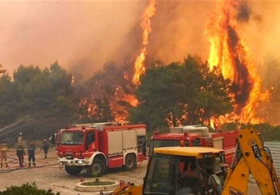 Видео: Пожар на Закинтос, евакуирани две села