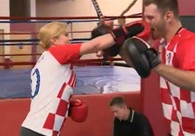 Видео: Колинда облече боксерски ракавици и тренираше со „UFC“ шампионот