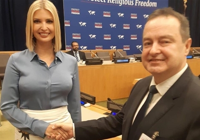 Фото: Иванка Трамп без градник го пречека српскиот министер Дачиќ !!