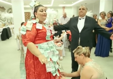 Видео: Ромска свадба во Словачка, летаа пари, свадба од 40 000 евра!!