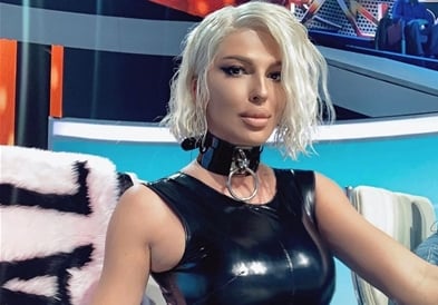 Фото: Јелена Карлеуша провоцира во тесен фустан