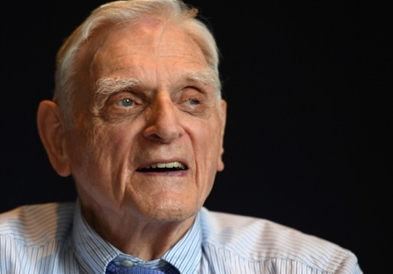 Тој има 97 години и е добитник на Нобелова награда за хемија