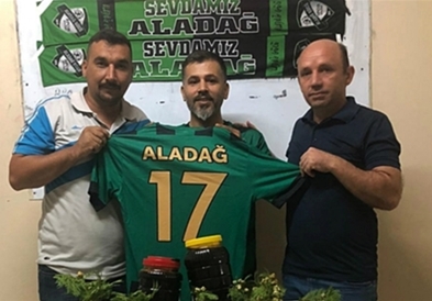 Турски аматерски фудбалски клуб платил играч со 10 килограми џем (ВИДЕО)