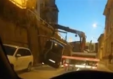 Пајакот во Ријека подигна Смарт и го здроби (ВИДЕО)