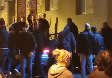 Видео: Протест и контрапротест пред гостувањето на Вучиќ во РТС