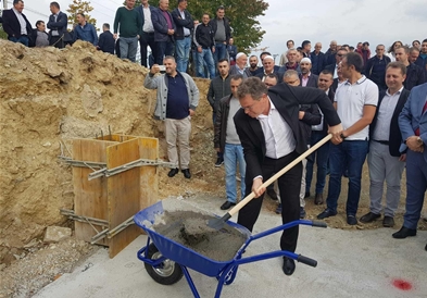 Камен-темелник за изградба на дом на култура во Камењане