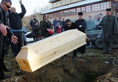 Бизарно : Во Србија се одржа Гробаријада (ВИДЕО)