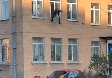 Русин избега од полициска станица , врзан за радијатор (ВИДЕО)
