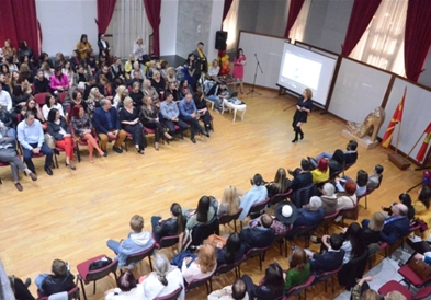 Модна ревија на обувки и облека на производители и трговци од Куманово