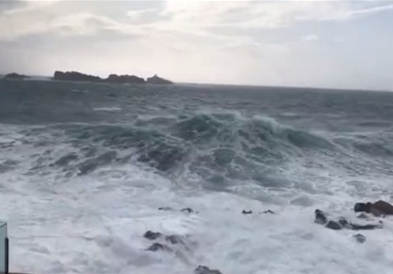 Невреме ја зафати Хрватска, огромни бранови на морето, поплави во Загреб