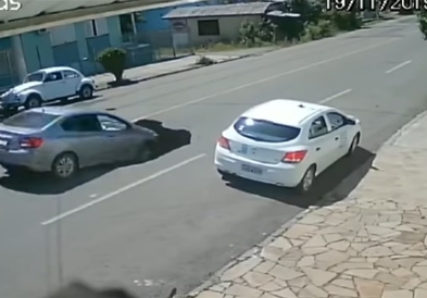 Видео: Пропадна пат во Бразил и „проголта“ автомобил