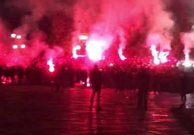 Масовна тепачка на навивачите на Динамо и Аталанта пред мечот во Милано (ВИДЕО)