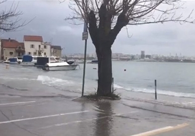 Видео: Силната бура потонала многу чамци во Далмација!!