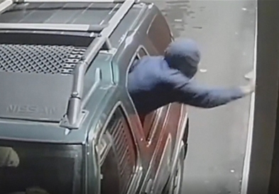 Комичен обид за грабеж во Мекдоналдс , снимен со надзорни камери (ВИДЕО)