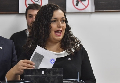 Косовското собрание доби нова претседателка, откако ја изгласа Владата на Албин Курти 