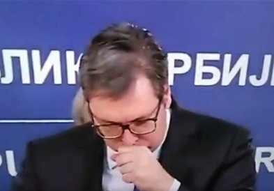 Вучиќ се закашла на прес конференција : Многумина би сакале да имам корона (ВИДЕО)