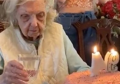 94- годишна бабичка насмеа милиони со нејзината роденденска желба (ВИДЕО)