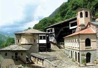 Во Бигорскиот манастир и Рајчица литургиите без присуство на верници