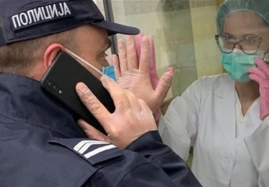 Тажна слика од Србија : Полицаец се прстува од сопругата ,медицинска сестра 