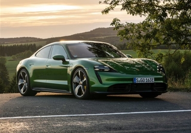 Видео: Порше „Taycan Turbo S“ вози 270 км/ч
